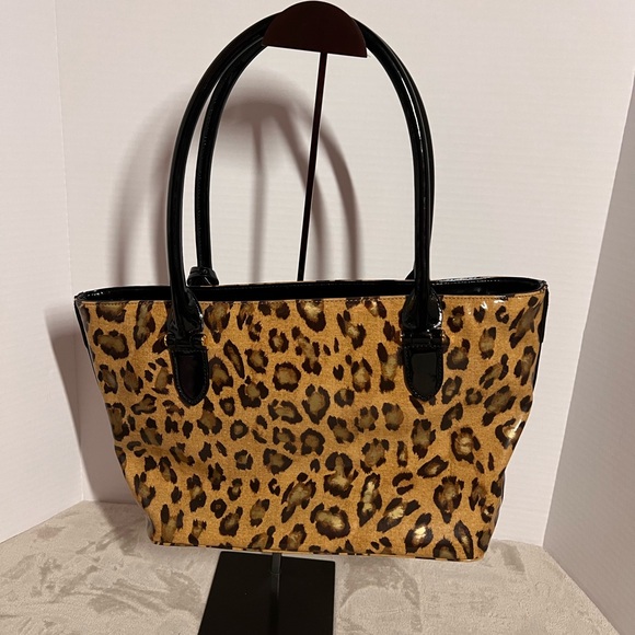 Lauren Ralph Lauren Leopard Print Tote with Black Patent Leather. - Picture 3 of 13